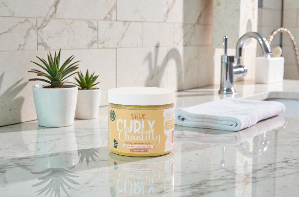 Curly Chantilly – Le baume fouetté qui scelle l’hydratation